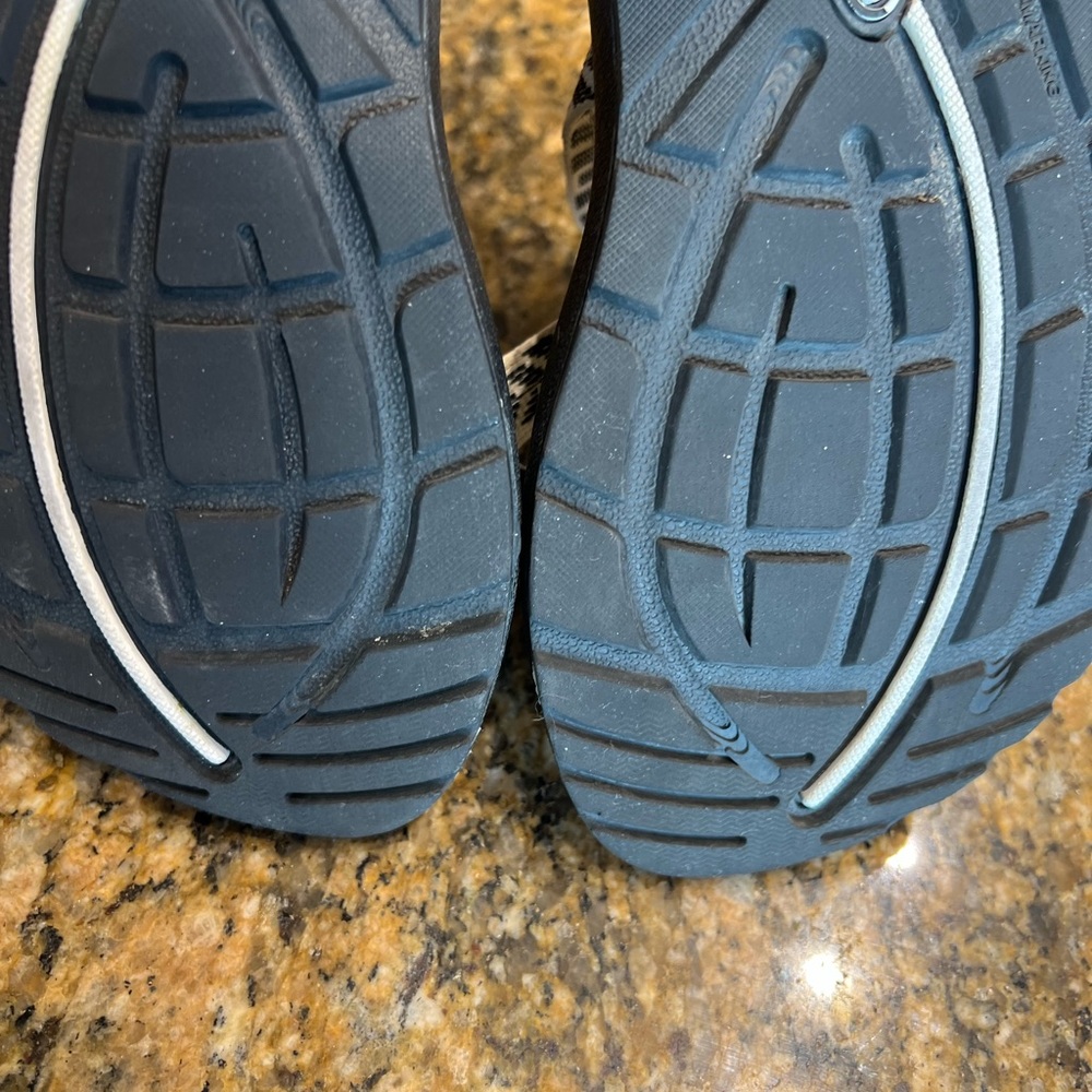 CHACO WOMENS SIZE 9 - Picture 6 of 11
